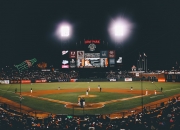 爱游戏在线-那不勒斯风暴席卷老特拉福德，阿圭罗式闪电点燃欧洲之夜