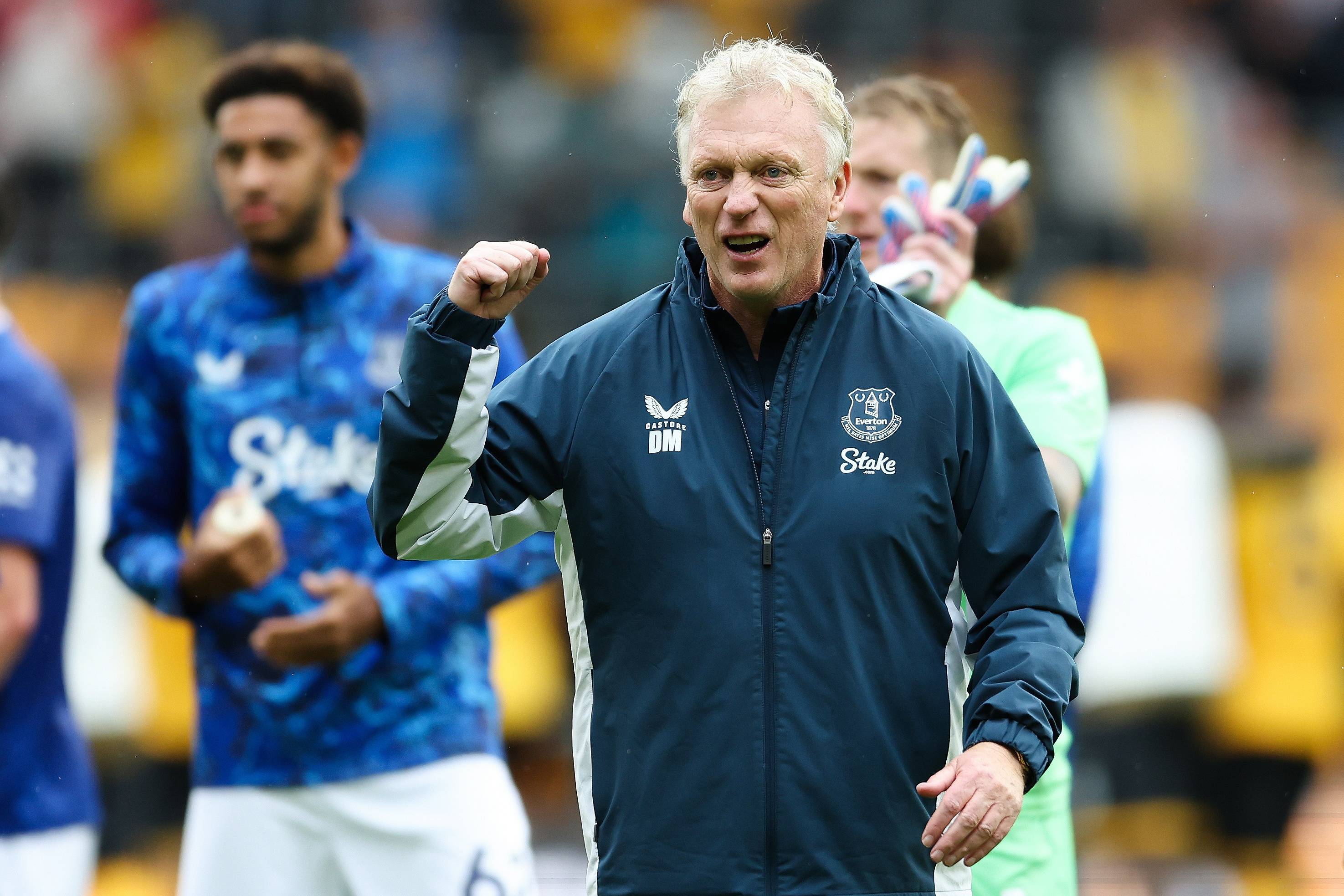 热门球队取得胜利，球员表现抢眼