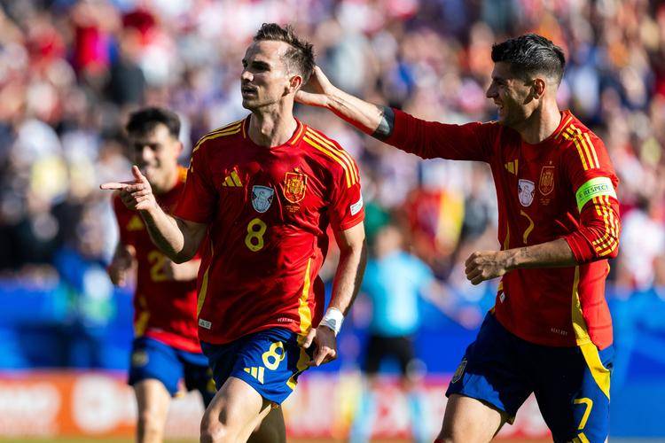 西班牙以-击败摩洛哥，取得一场大胜