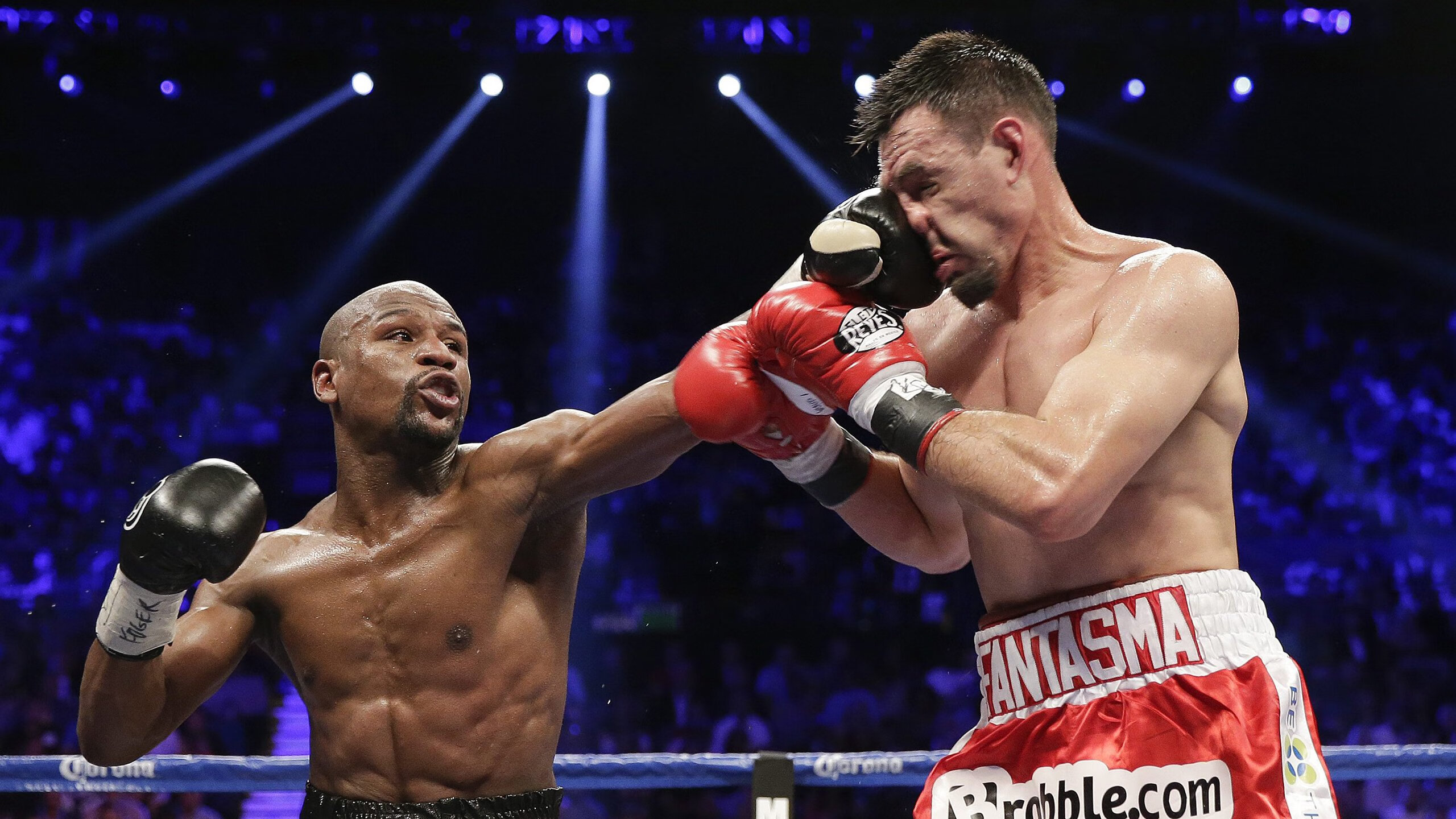 布克赛后评分拉满，F1新赛季揭幕战之夜的跨界回响