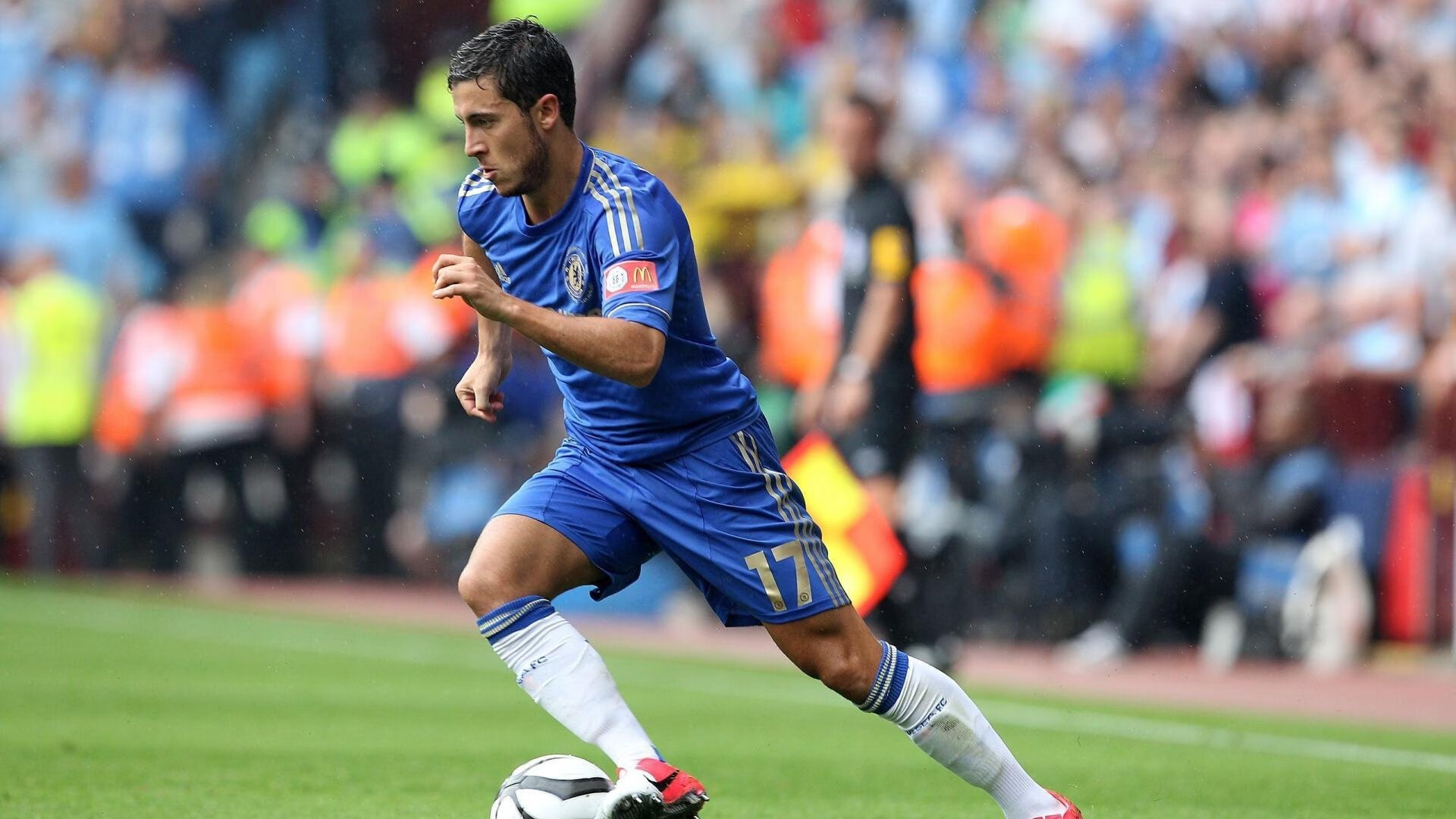 北欧寒锋与南欧烈焰，当力克塞维利亚的本泽马刷新纪录